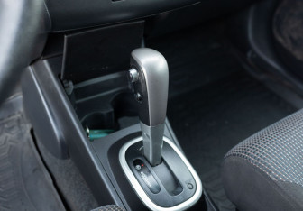 Подержанный автомобиль Nissan Tiida Hatchback 2010 года (15 фото)