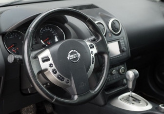 Подержанный автомобиль Nissan Qashqai 2010 года (11 фото)