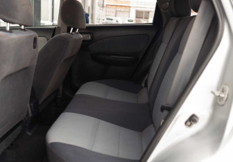 Подержанный автомобиль Nissan Wingroad 2000 года (15 фото)