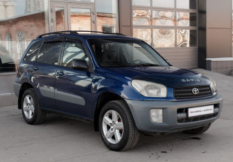 Подержанный автомобиль Toyota RAV4 2001 года (3 фото)