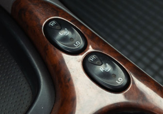 Подержанный автомобиль Toyota Sequoia 2004 года (15 фото)