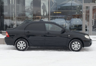 Подержанный автомобиль Toyota Corolla Sedan 2005 года (4 фото)