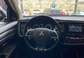 Подержанный автомобиль Mitsubishi Outlander 2012 года (9 фото)