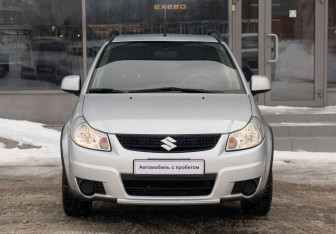 Подержанный автомобиль Suzuki SX4 Hatchback 2013 года (2 фото)