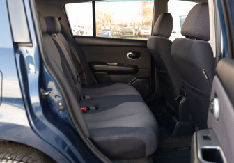 Подержанный автомобиль Nissan Tiida Hatchback 2008 года (18 фото)