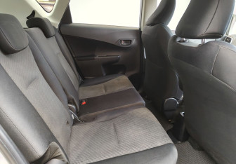 Подержанный автомобиль Toyota Ractis 2011 года (13 фото)