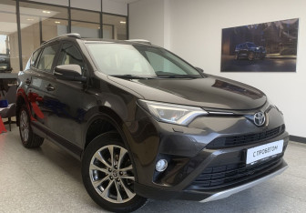 Подержанный автомобиль Toyota RAV4 2016 года (3 фото)