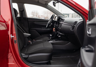 Подержанный автомобиль Kia Rio Sedan 2019 года (20 фото)