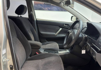 Подержанный автомобиль Toyota Allion 2002 года (9 фото)