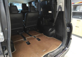 Подержанный автомобиль Toyota Esquire 2016 года (8 фото)