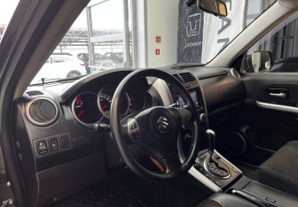 Подержанный автомобиль Suzuki Grand Vitara 2008 года (12 фото)