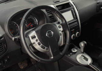 Подержанный автомобиль Nissan X-Trail 2011 года (11 фото)