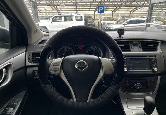Подержанный автомобиль Nissan Sentra Sedan 2015 года (10 фото)