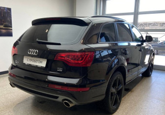 Подержанный автомобиль Audi Q7 2010 года (5 фото)