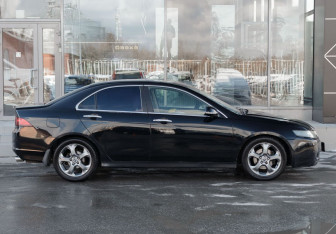 Подержанный автомобиль Honda Accord Sedan 2005 года (4 фото)