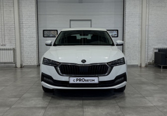Подержанный автомобиль Skoda Octavia Liftback 2021 года (2 фото)