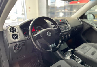 Подержанный автомобиль Volkswagen Tiguan 2008 года (7 фото)