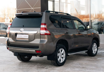 Подержанный автомобиль Toyota Land Cruiser Prado 2017 года (5 фото)