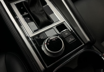 Подержанный автомобиль Mitsubishi Pajero Sport 2021 года (13 фото)