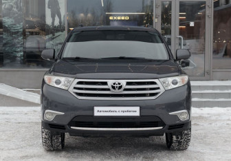 Подержанный автомобиль Toyota Highlander 2013 года (2 фото)