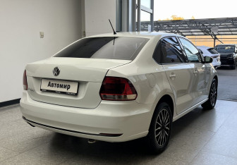 Подержанный автомобиль Volkswagen Polo Sedan 2016 года (4 фото)