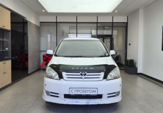 Подержанный автомобиль Toyota Ipsum 2002 года (2 фото)