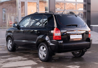 Подержанный автомобиль Hyundai Tucson 2008 года (7 фото)