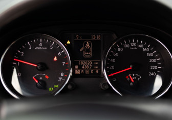 Подержанный автомобиль Nissan Qashqai 2012 года (13 фото)