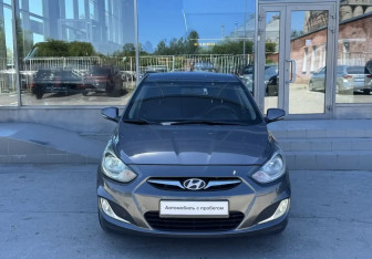 Подержанный автомобиль Hyundai Solaris Sedan 2011 года (2 фото)