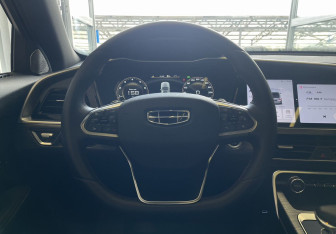 Подержанный автомобиль Geely Tugella 2023 года (11 фото)