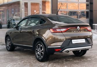 Подержанный автомобиль Renault Arkana 2019 года (7 фото)