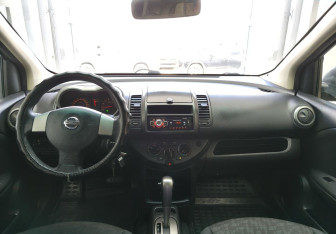 Подержанный автомобиль Nissan Note 2007 года (8 фото)