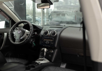 Подержанный автомобиль Nissan Qashqai 2007 года (10 фото)