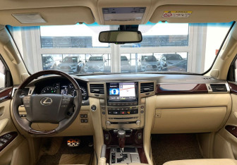 Подержанный автомобиль Lexus LX 2014 года (13 фото)