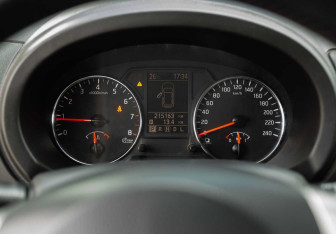 Подержанный автомобиль Nissan X-Trail 2013 года (13 фото)