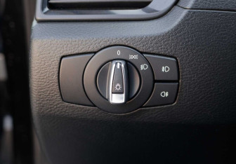 Подержанный автомобиль BMW X1 2013 года (18 фото)