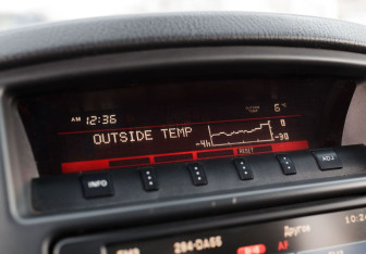 Подержанный автомобиль Mitsubishi Pajero 2011 года (15 фото)