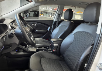 Подержанный автомобиль Hyundai ix35 2011 года (8 фото)