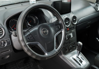 Подержанный автомобиль Opel Antara 2010 года (11 фото)