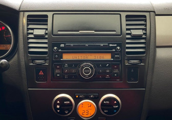 Подержанный автомобиль Nissan Tiida Hatchback 2008 года (9 фото)