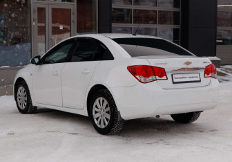 Подержанный автомобиль Chevrolet Cruze Sedan 2012 года (7 фото)