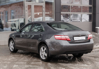 Подержанный автомобиль Toyota Camry Sedan 2008 года (7 фото)