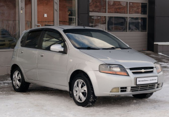 Подержанный автомобиль Chevrolet Aveo Hatchback 2006 года (3 фото)