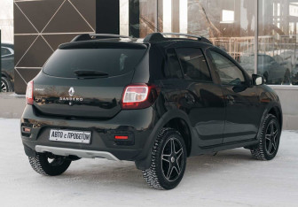 Подержанный автомобиль Renault Sandero 2016 года (5 фото)