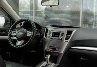 Подержанный автомобиль Subaru Outback Wagon 2010 года (10 фото)