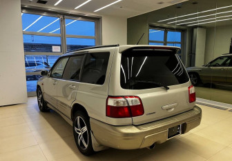 Подержанный автомобиль Subaru Forester Wagon 2000 года (5 фото)