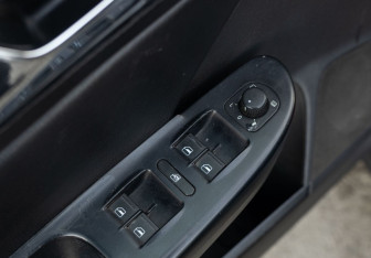 Подержанный автомобиль Volkswagen Passat Sedan 2005 года (16 фото)