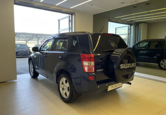 Подержанный автомобиль Suzuki Grand Vitara 2008 года (6 фото)