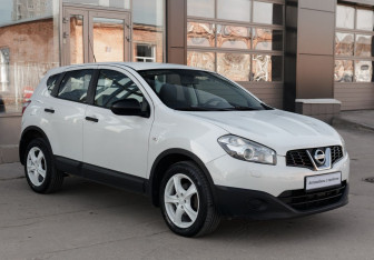 Подержанный автомобиль Nissan Qashqai 2013 года (3 фото)