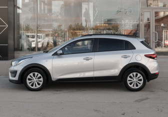 Подержанный автомобиль Kia Rio Hatchback 2018 года (8 фото)